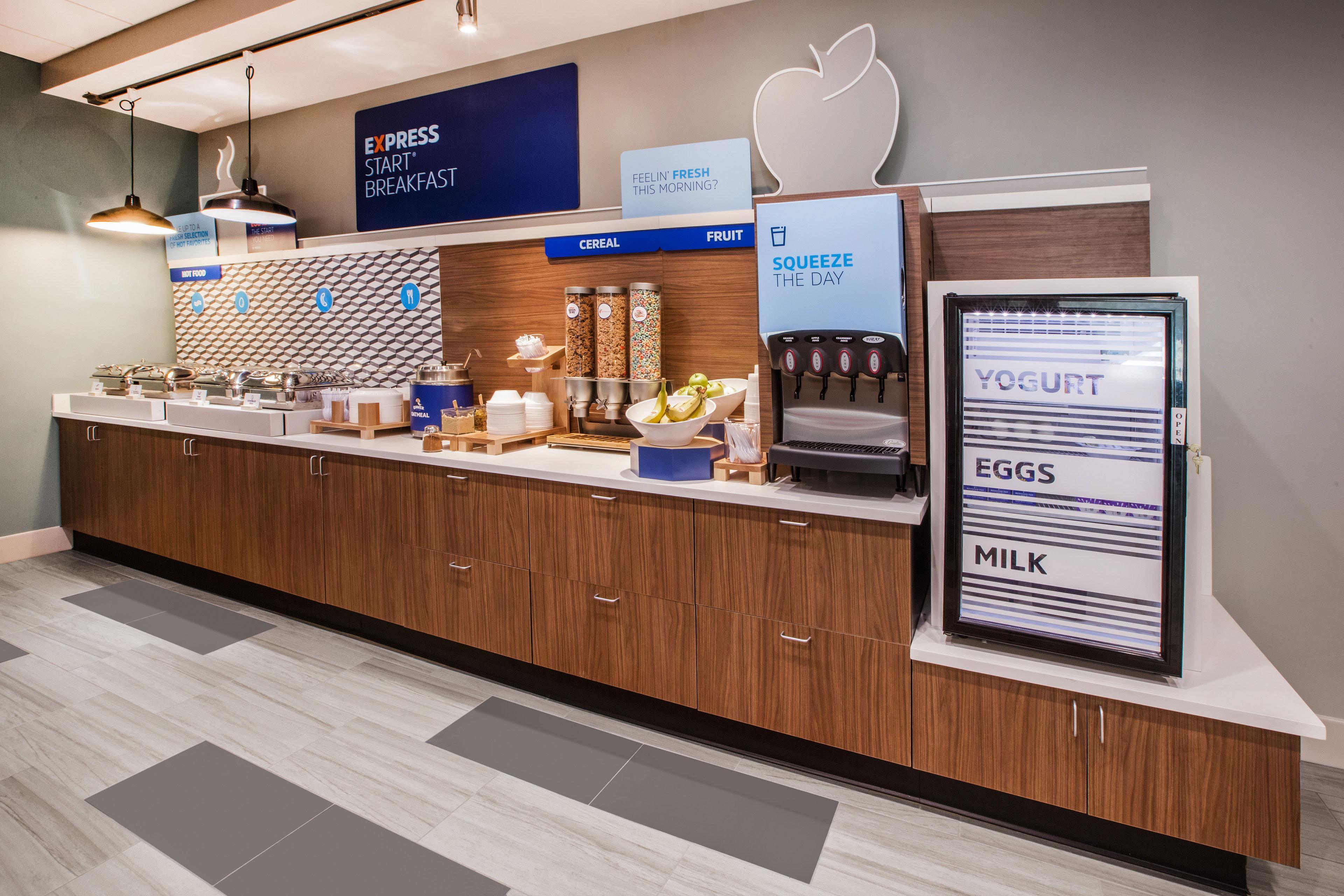 Holiday Inn Express & Suites Manhattan By Ihg Ngoại thất bức ảnh