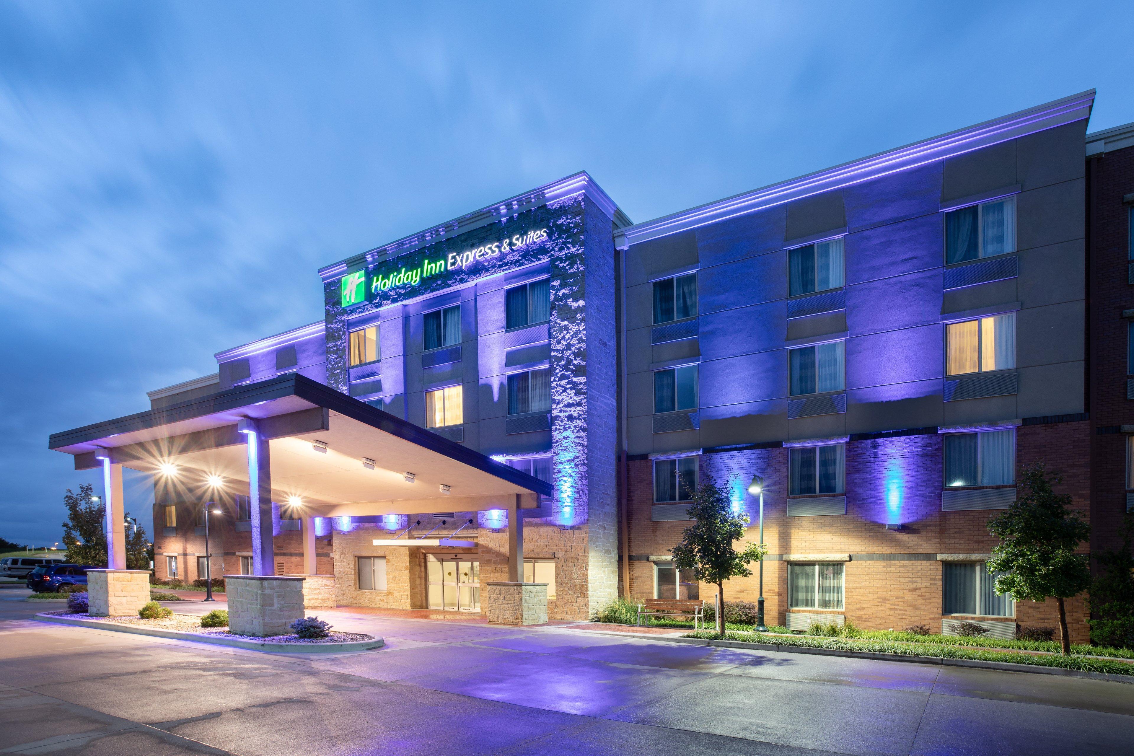 Holiday Inn Express & Suites Manhattan By Ihg Ngoại thất bức ảnh