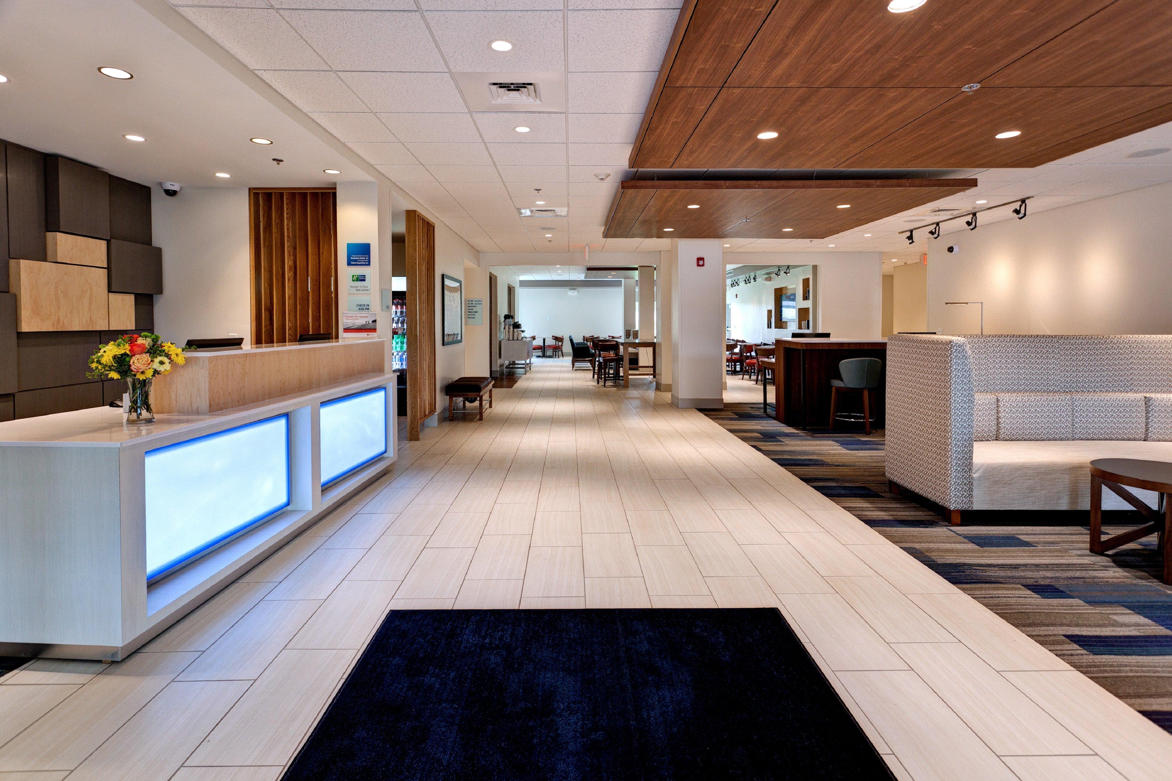 Holiday Inn Express & Suites Manhattan By Ihg Ngoại thất bức ảnh