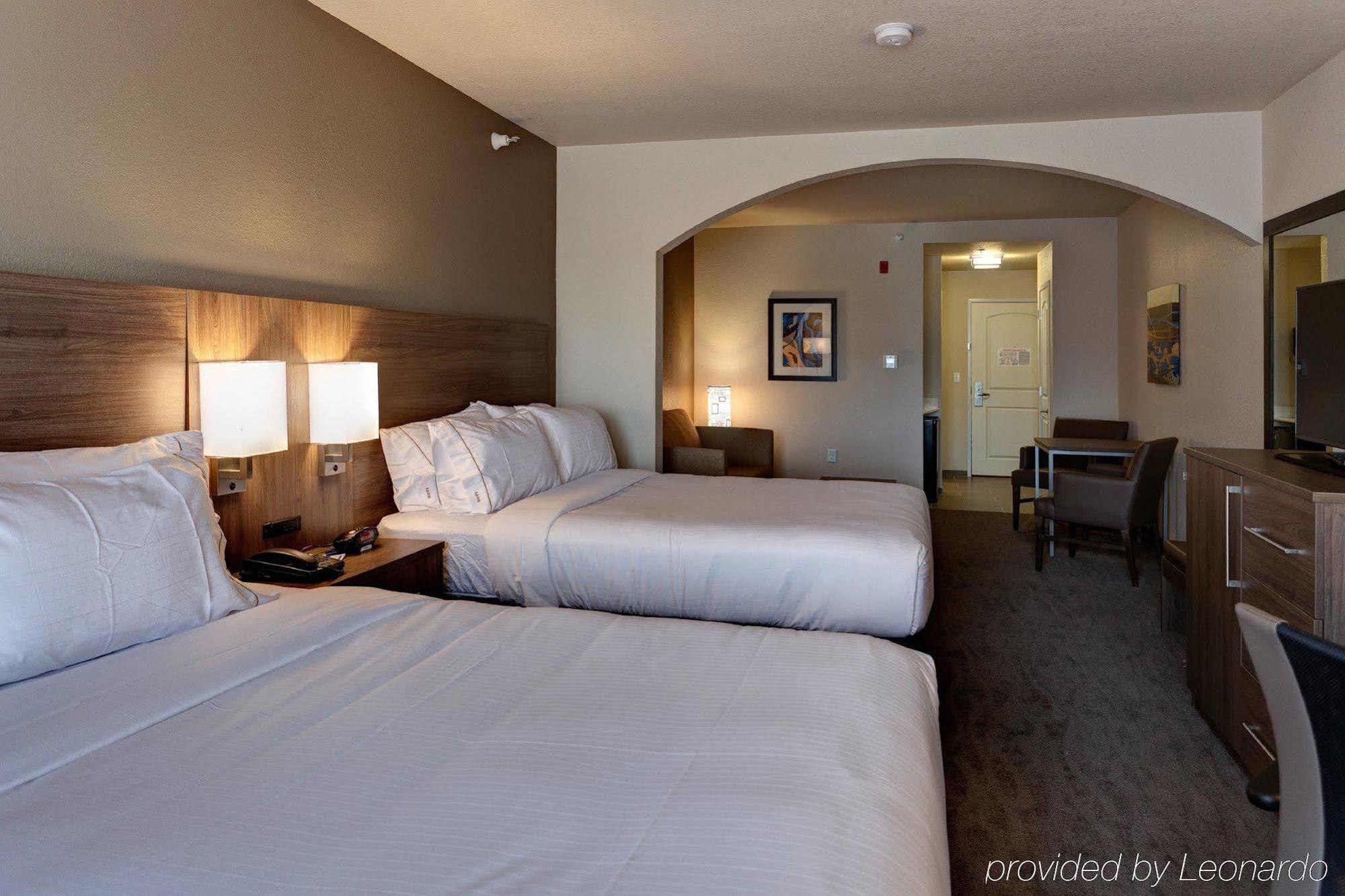 Holiday Inn Express & Suites Manhattan By Ihg Ngoại thất bức ảnh